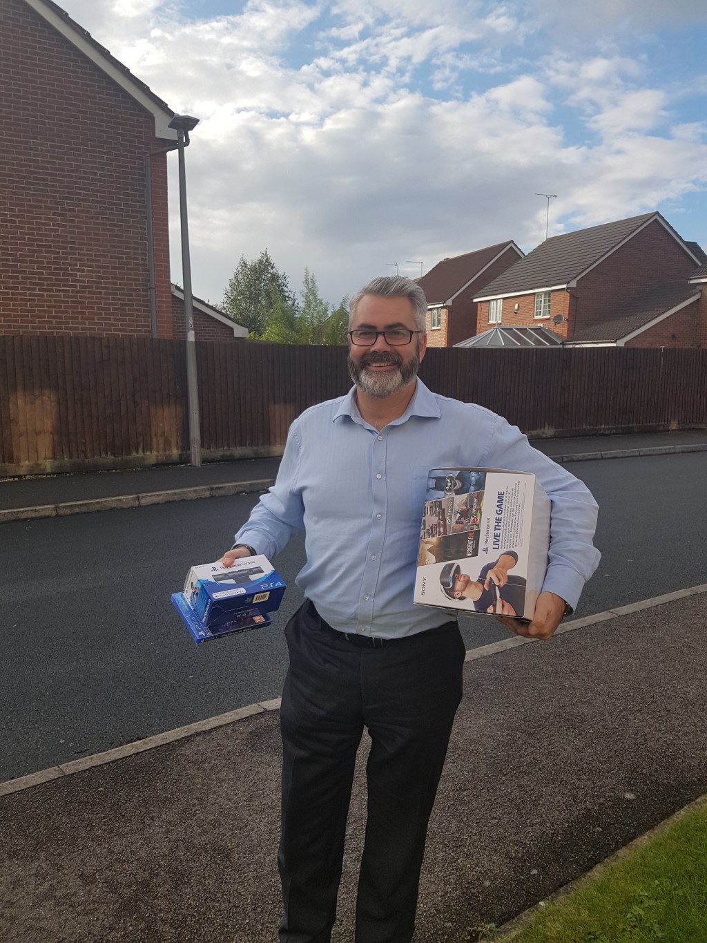 Dave gets his new toy (PS&nbsp;VR)