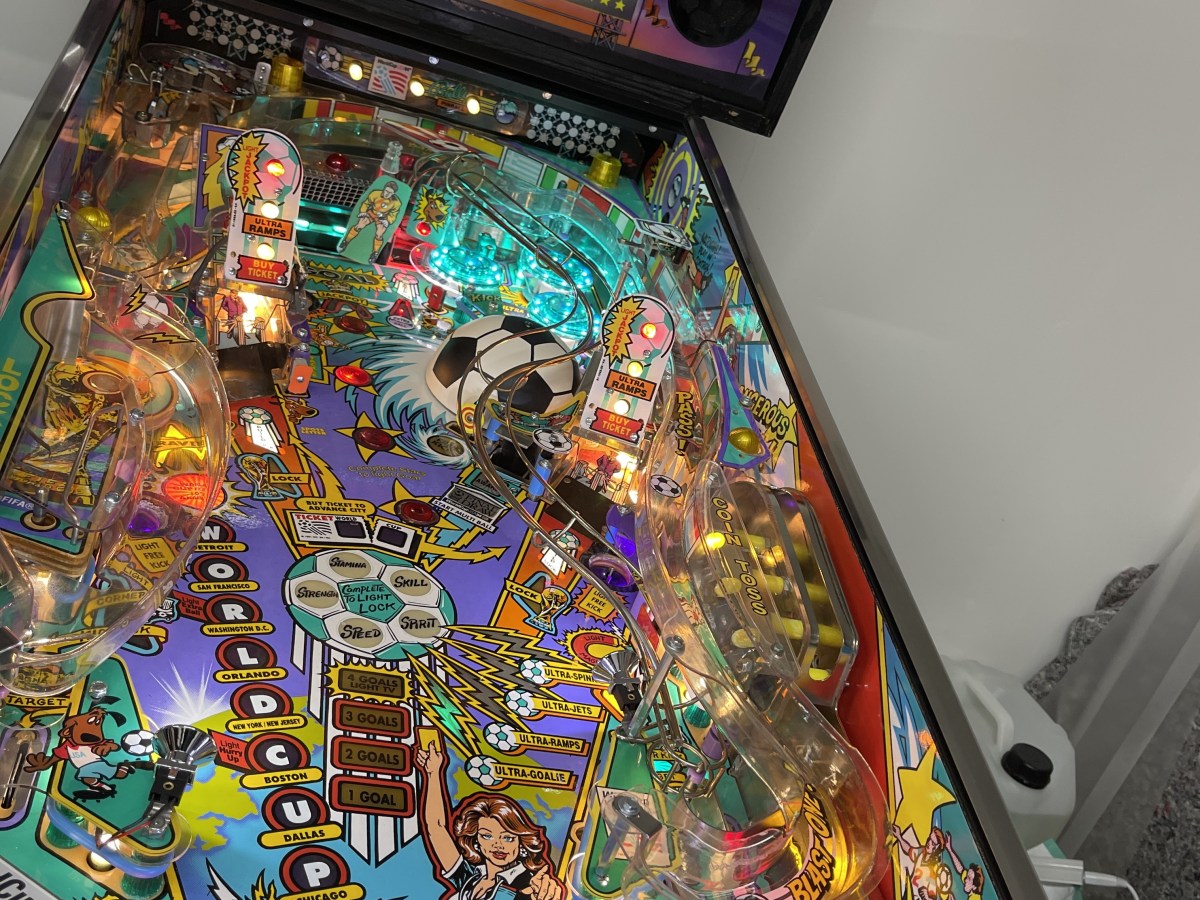World Cup Soccer vs. Lethal Weapon 3: Pinball Blade&nbsp;Comparison