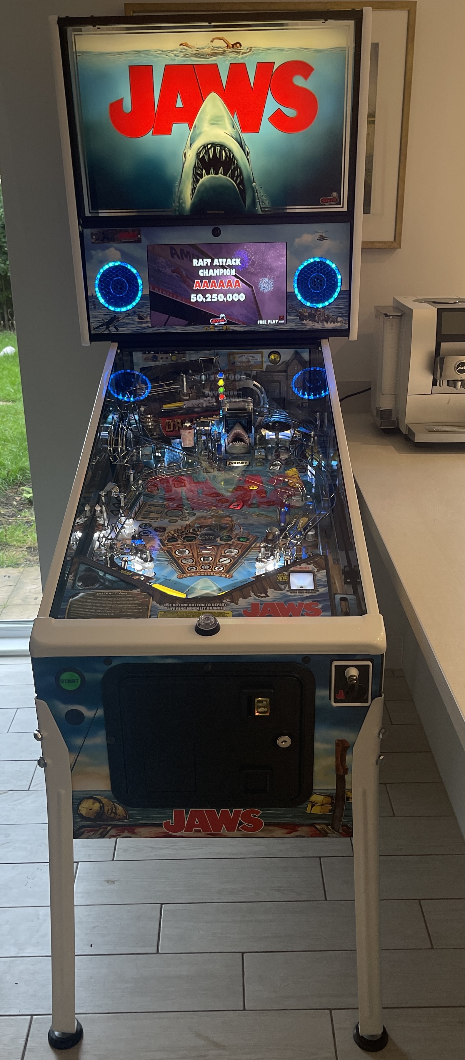 Jaws Premium pinball machine detail